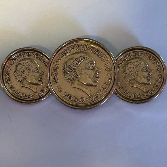 Gorgeous Gucci brooch gold tone not sure what metal bits it’s stunning 😍 - Picture 10 of 12